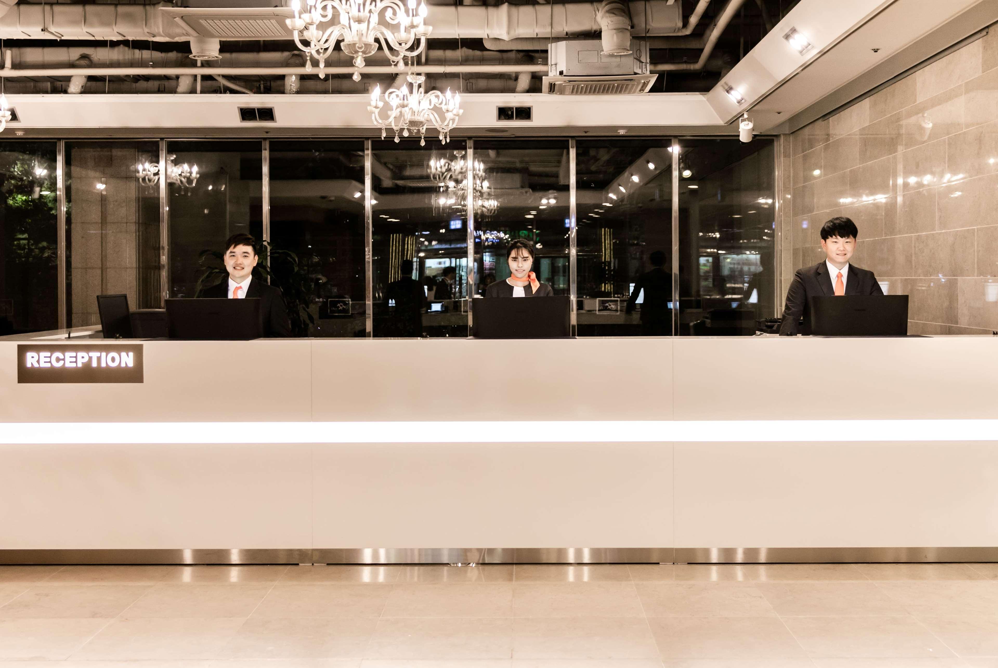 Ramada Hotel And Suites Seoul Namdaemun מראה חיצוני תמונה