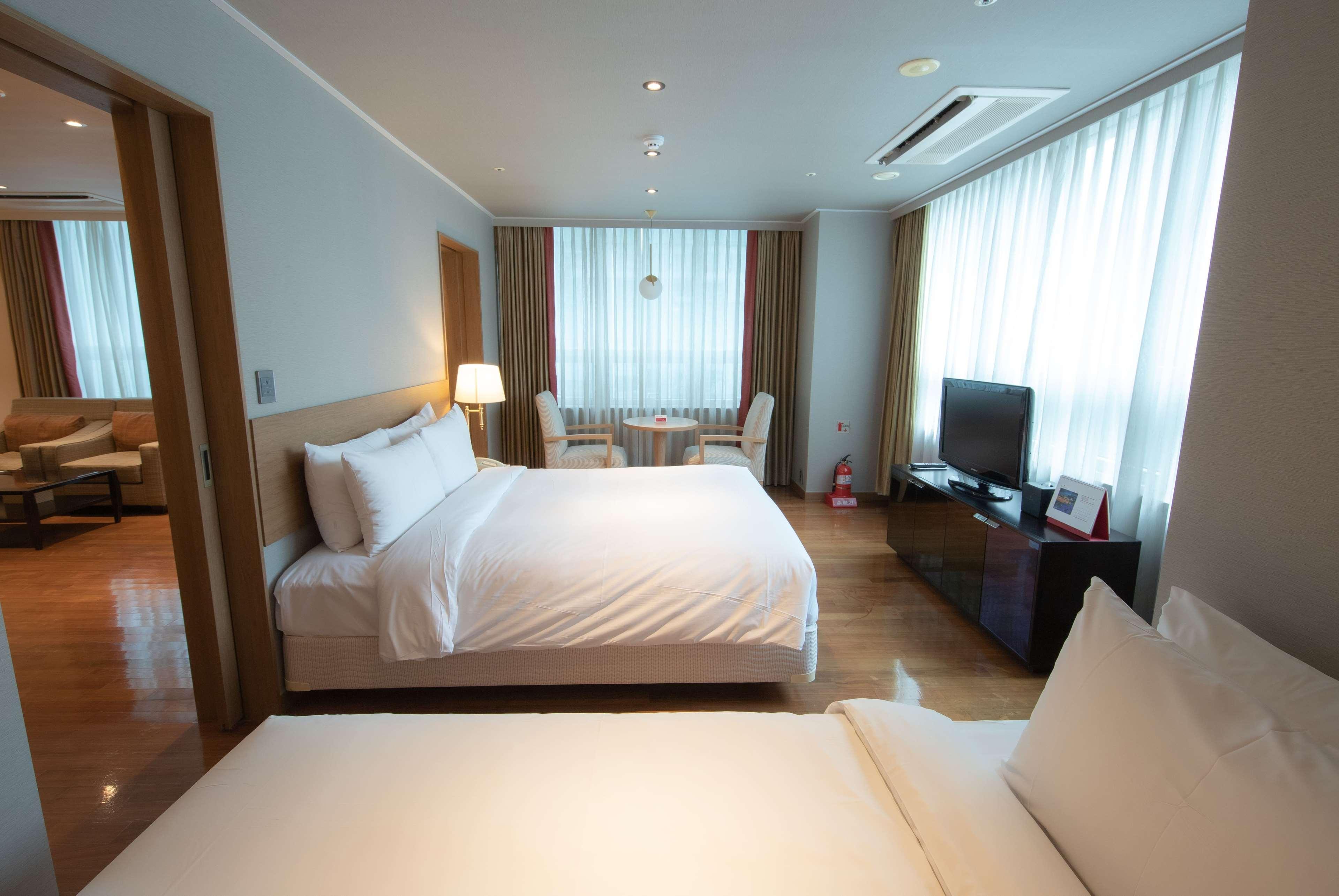 Ramada Hotel And Suites Seoul Namdaemun מראה חיצוני תמונה