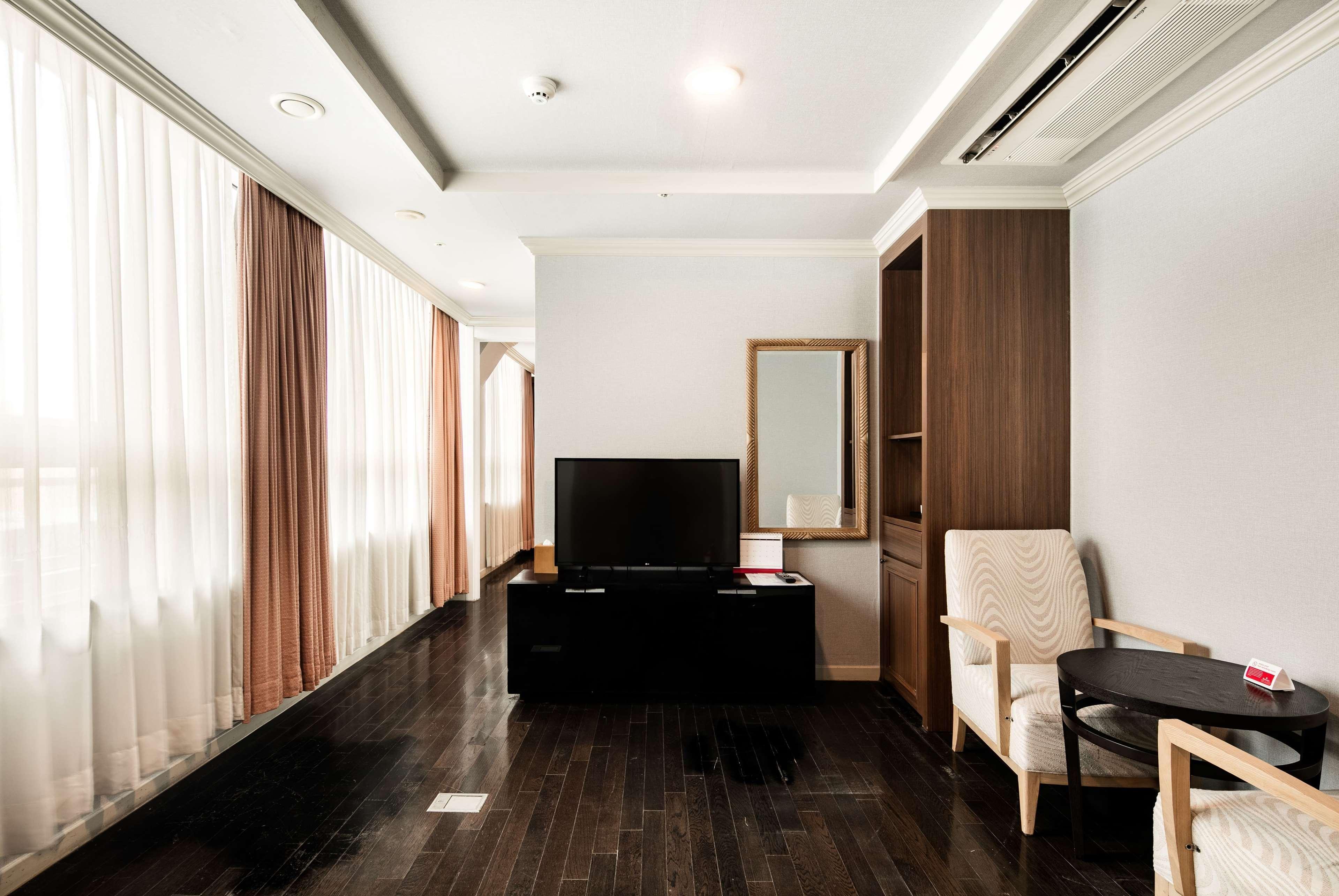 Ramada Hotel And Suites Seoul Namdaemun מראה חיצוני תמונה
