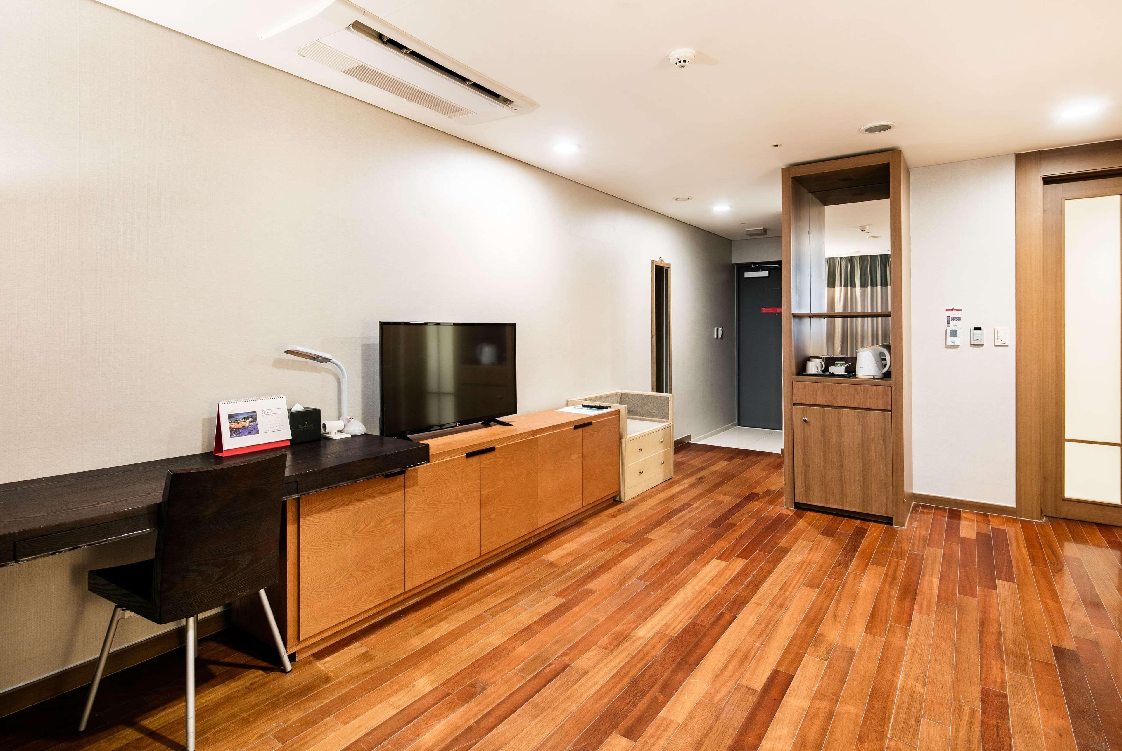 Ramada Hotel And Suites Seoul Namdaemun מראה חיצוני תמונה